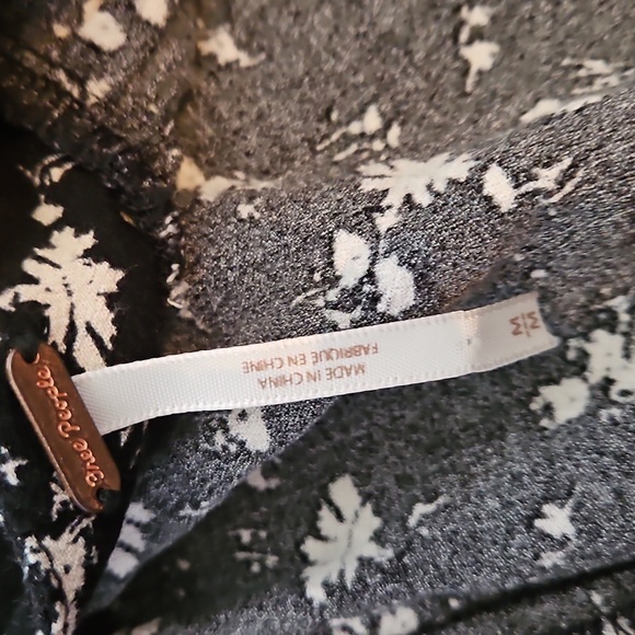 Free Peopke Floral Black Sleeveless Top, Lightweight, Sz M - Picture 6 of 7